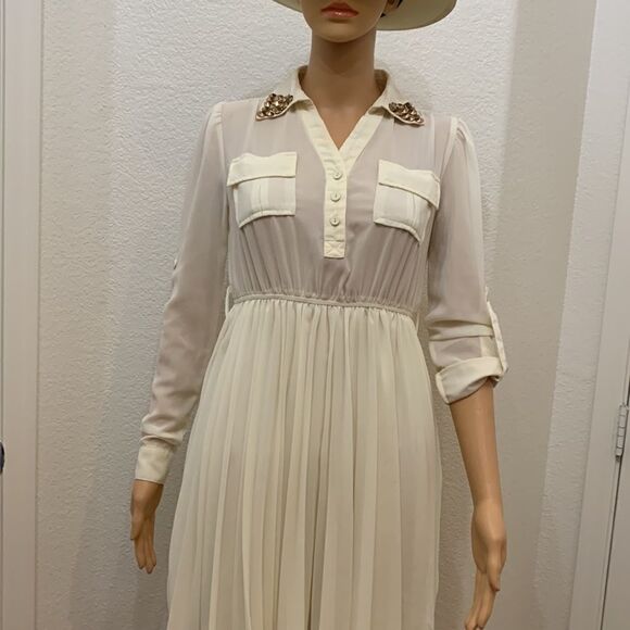 Agaci Gold Studded Collar Sheer Cream Color Front Button Pocket Roll Sleeve - Picture 4 of 9